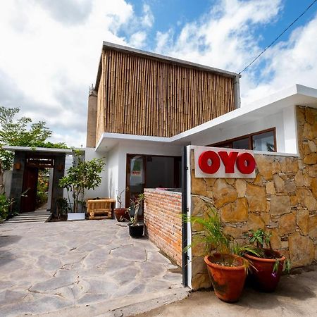 Oyo 1493 Surya Villa Selong Belanak Luaran gambar