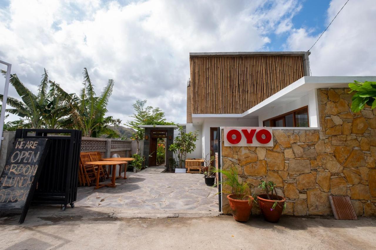 Oyo 1493 Surya Villa Selong Belanak Luaran gambar