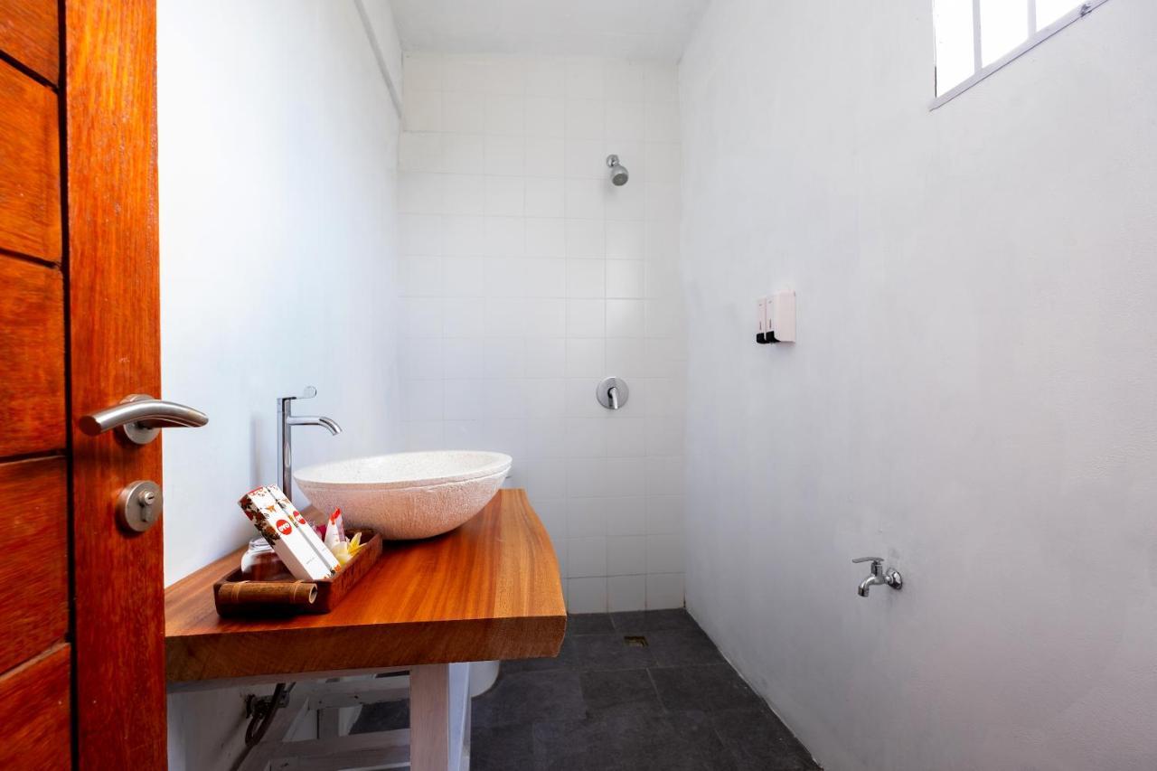 Oyo 1493 Surya Villa Selong Belanak Luaran gambar