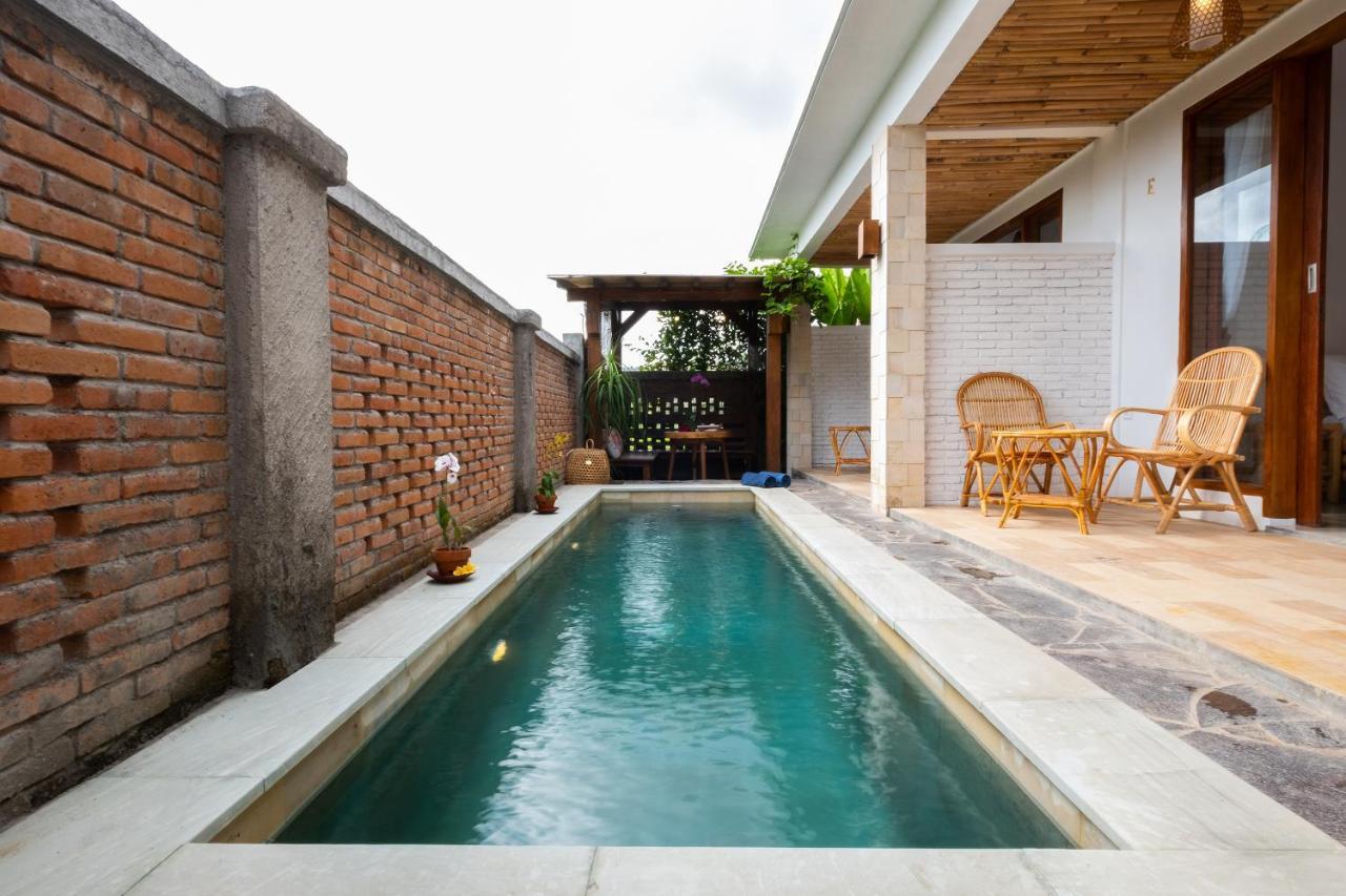 Oyo 1493 Surya Villa Selong Belanak Luaran gambar